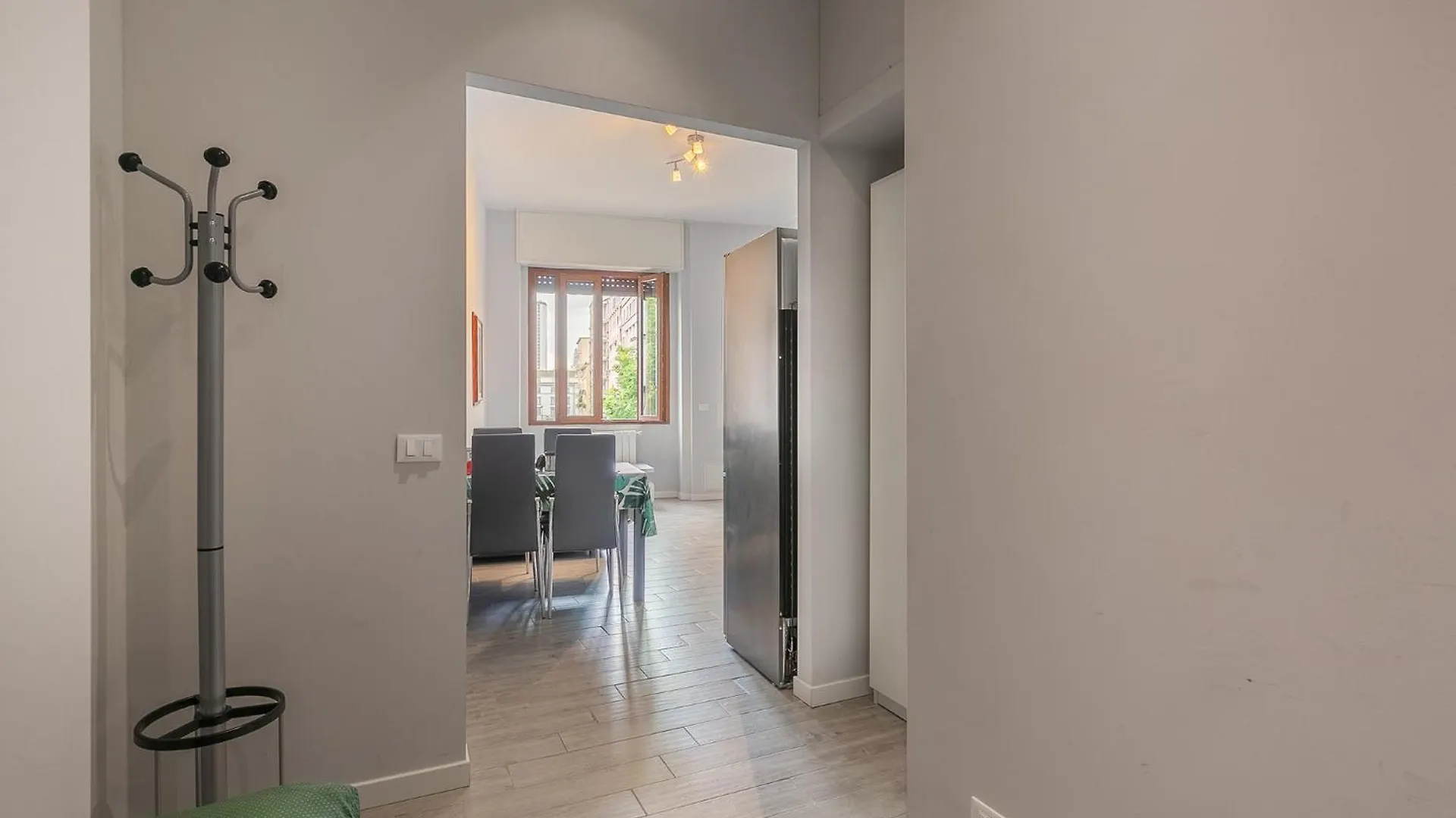 Apartment Stazione Centrale Ampio E Moderno Bilocale Milan Italy