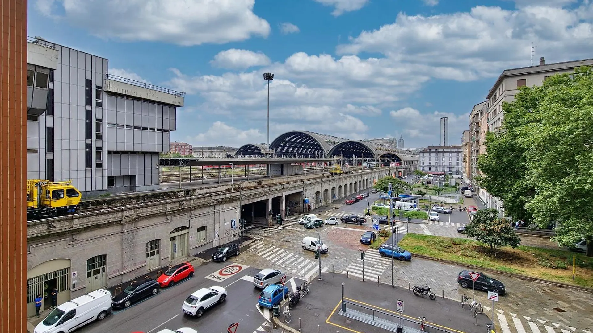 Stazione Centrale Ampio E Moderno Bilocale Milan